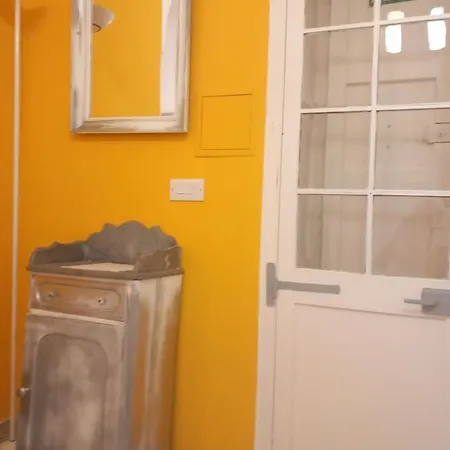 Door Nine -townhouse With Harbour Views 펜션