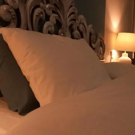 Door Nine -townhouse With Harbour Views 일 푸리아나