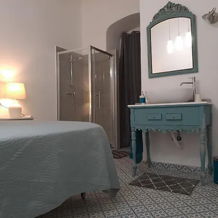 Hébergement de vacances Door Nine -townhouse With Harbour Views *