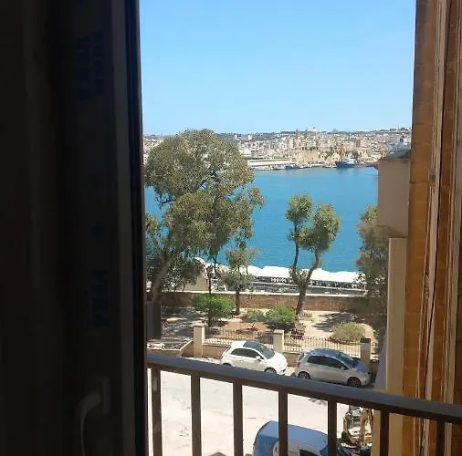 Door Nine -townhouse With Harbour Views