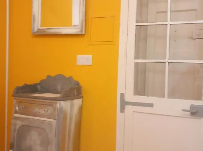 Door Nine -townhouse With Harbour Views Ferienhaus